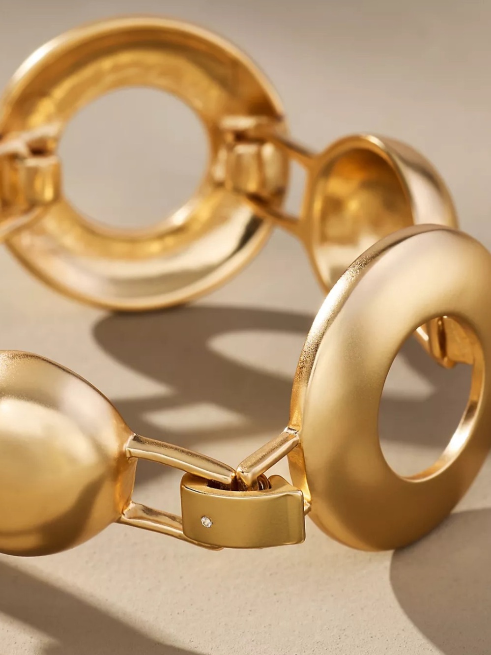 ANTHROPOLOGIE Circle Link Statement Bracelet NWT OS-Gold Finish